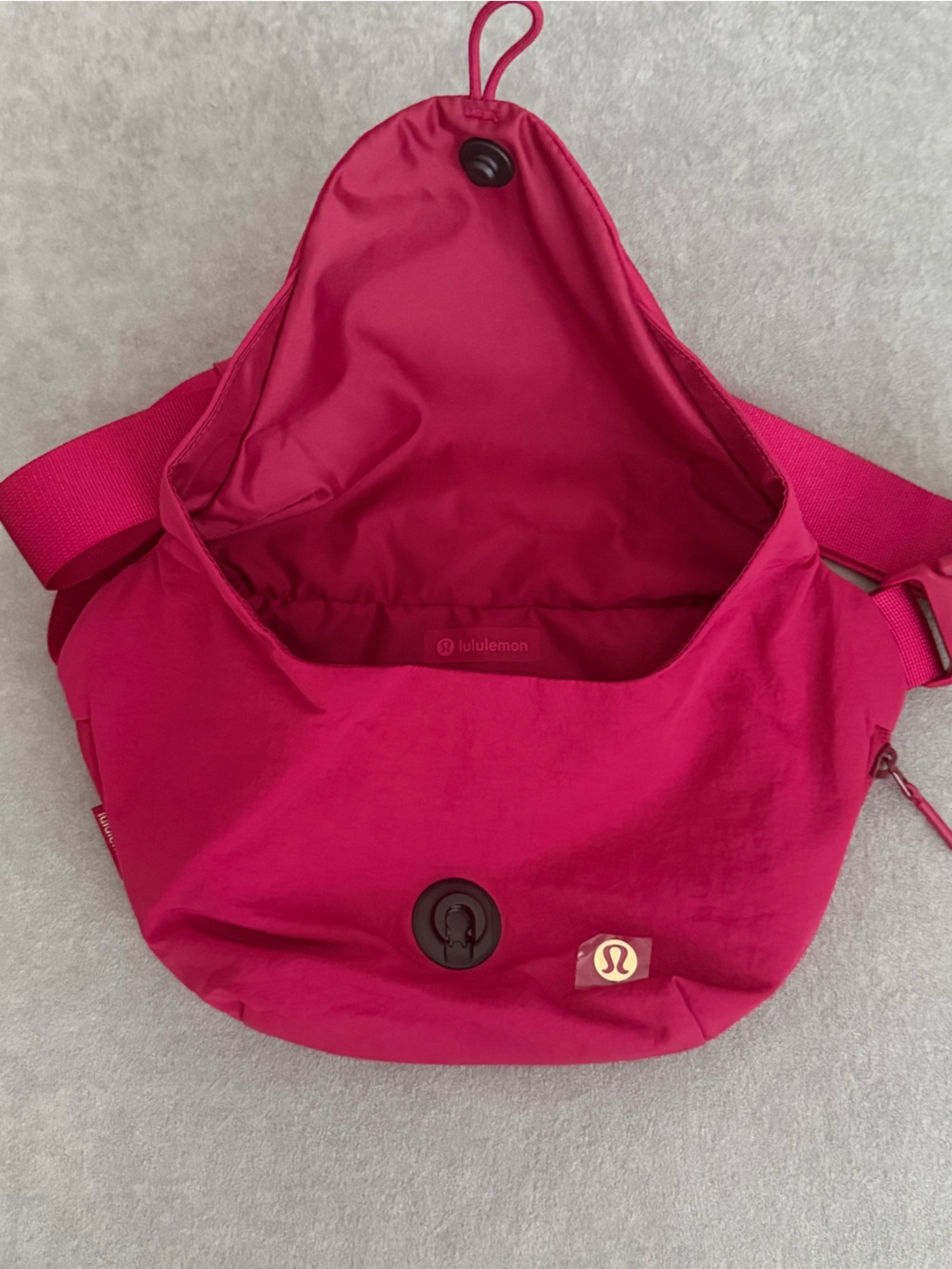*NEW* Lululemon athletica Lunar New Year Curved Crossbody Belt Bag in Raspberry - Picture 7 of 8